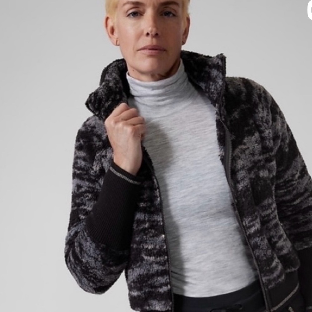 Athleta Tugga Sherpa Cozy Black and Gray Fleece Jacket